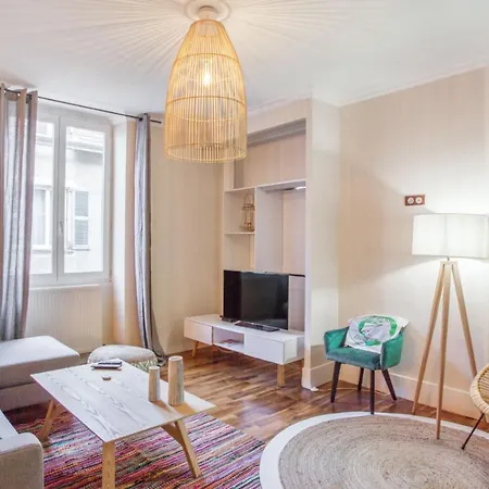 Charming Large Flat At The Heart Of Old City - Welkeys * Grenoble