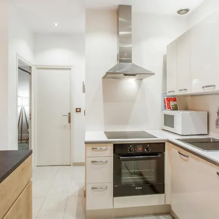 Charming Large Flat At The Heart Of Old City - Welkeys