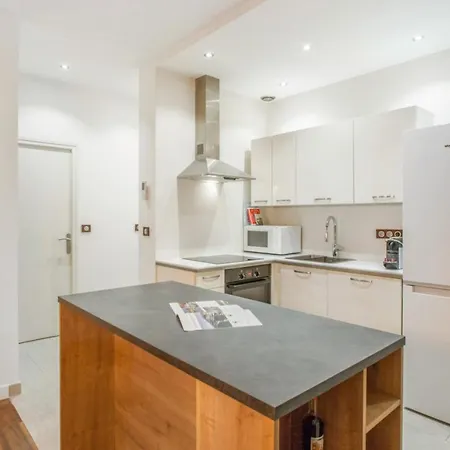 Apartment Charming Large Flat At The Heart Of Old City - Welkeys *